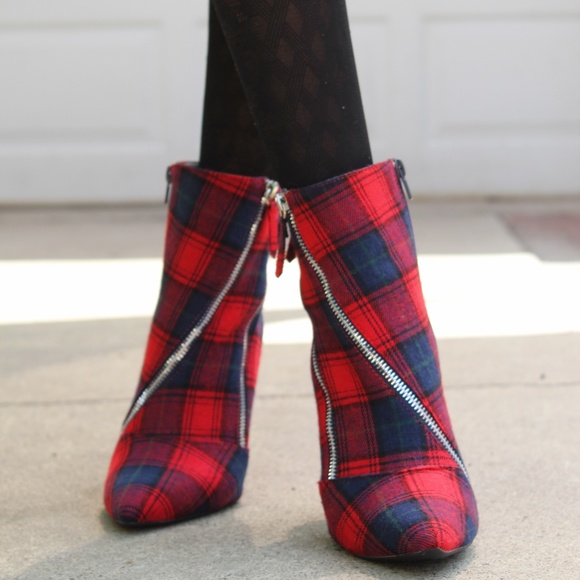 🚨LAST PAIR!//The Harley// Red Plaid Boots - Picture 5 of 7